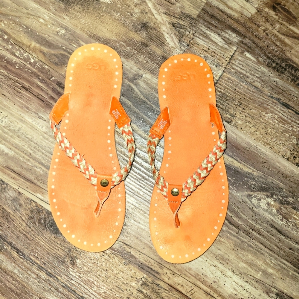 Ugg flip flops